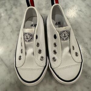 H&M Kids White Slip-On Shoes size 7.5